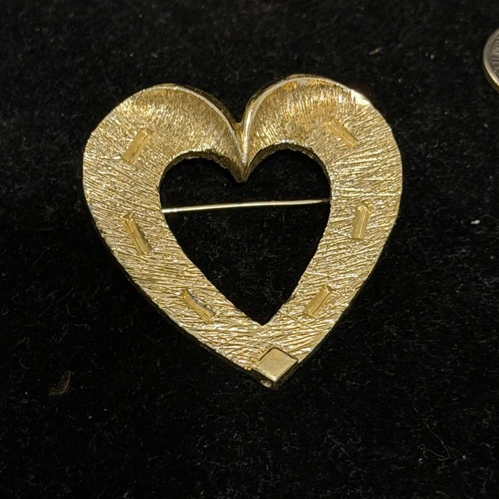 Gold Heart Pin Brooch - Elegant Women’s Jewelry
